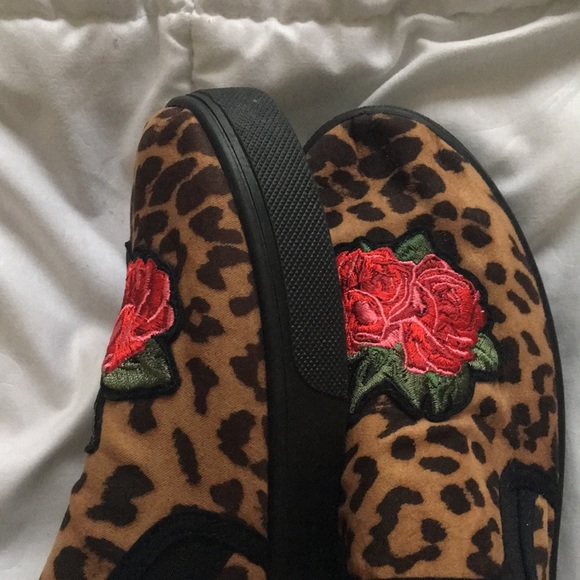 Cheetah Print Rose Flats - Picture 2 of 2